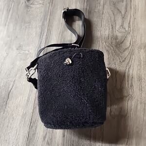 Lululemon Crossbody Fleece Bucket Bag 2.5L - black
